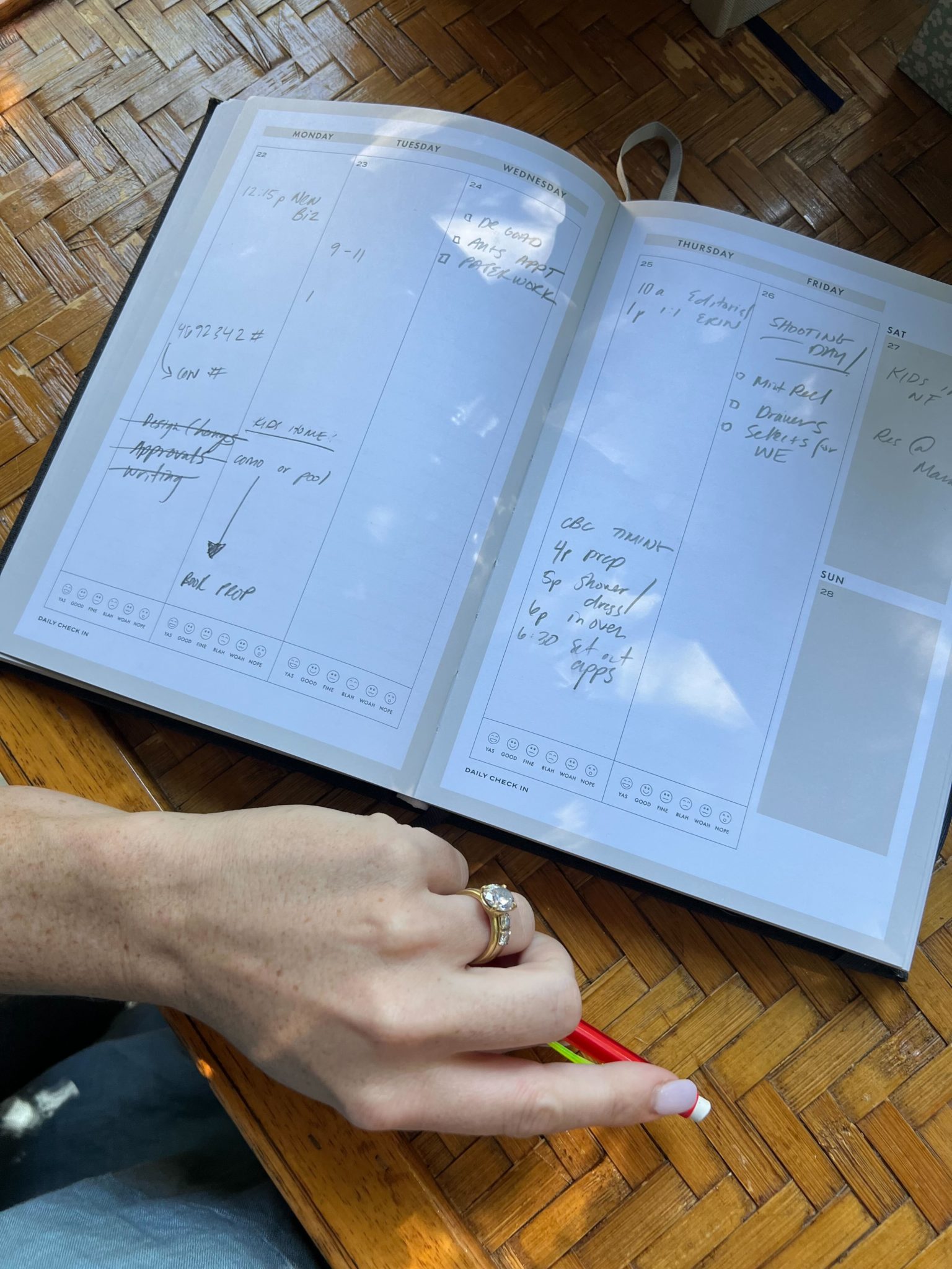 My Weekly Work Routine: Take a Peek Into My Monday - Friday Schedule ...